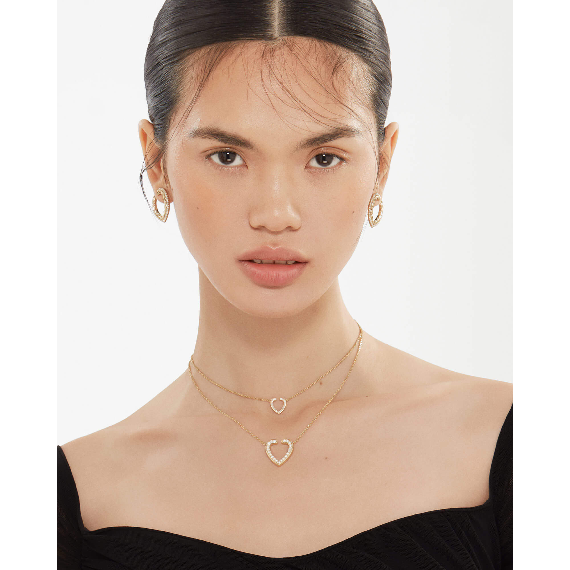 Garrard Aloria diamond jewellery on model feature 1