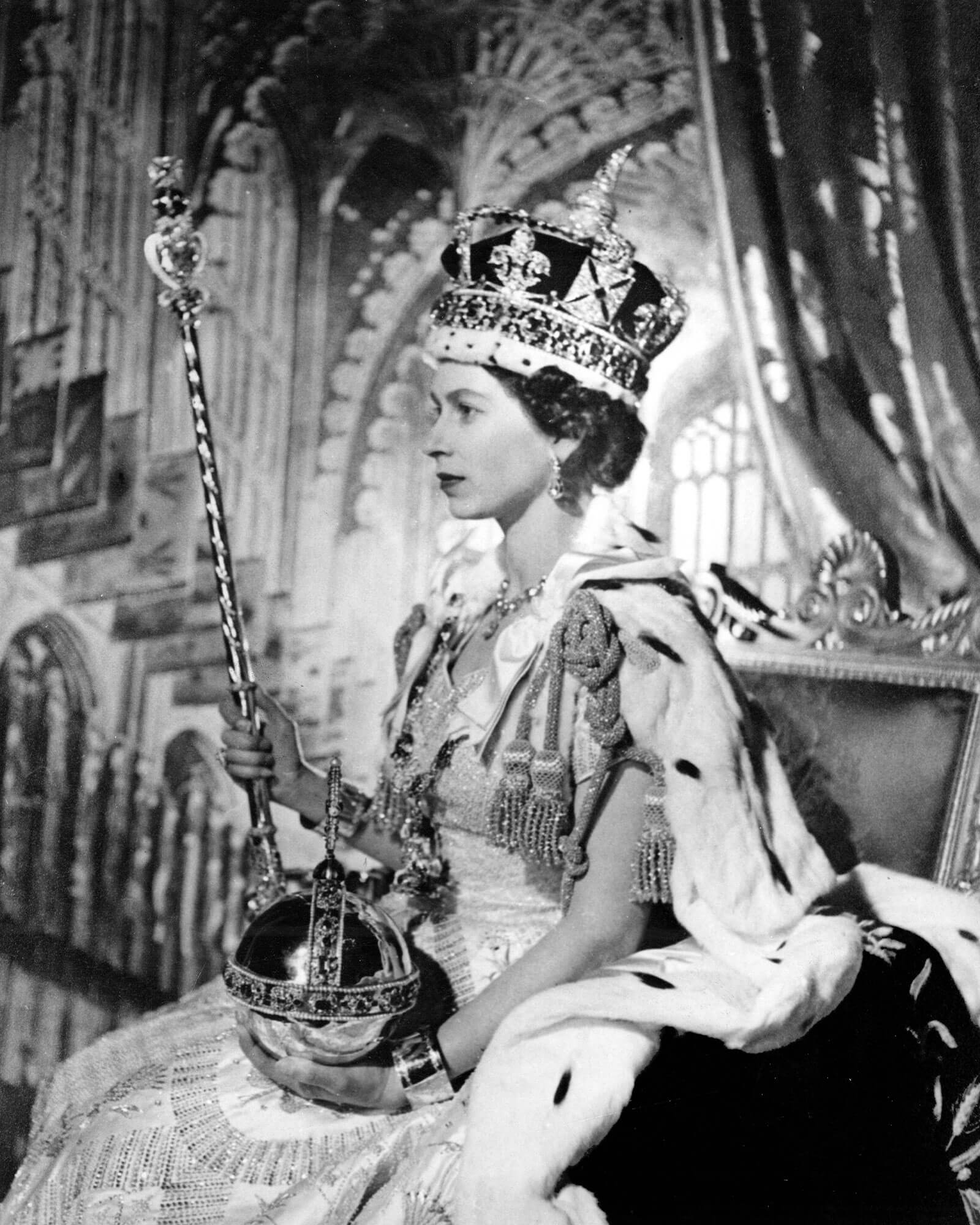 Jun 05 1953 London UK QUEEN ELIZABETH after her coronation on June 2nd 1953 wearing the Imperial State Crown