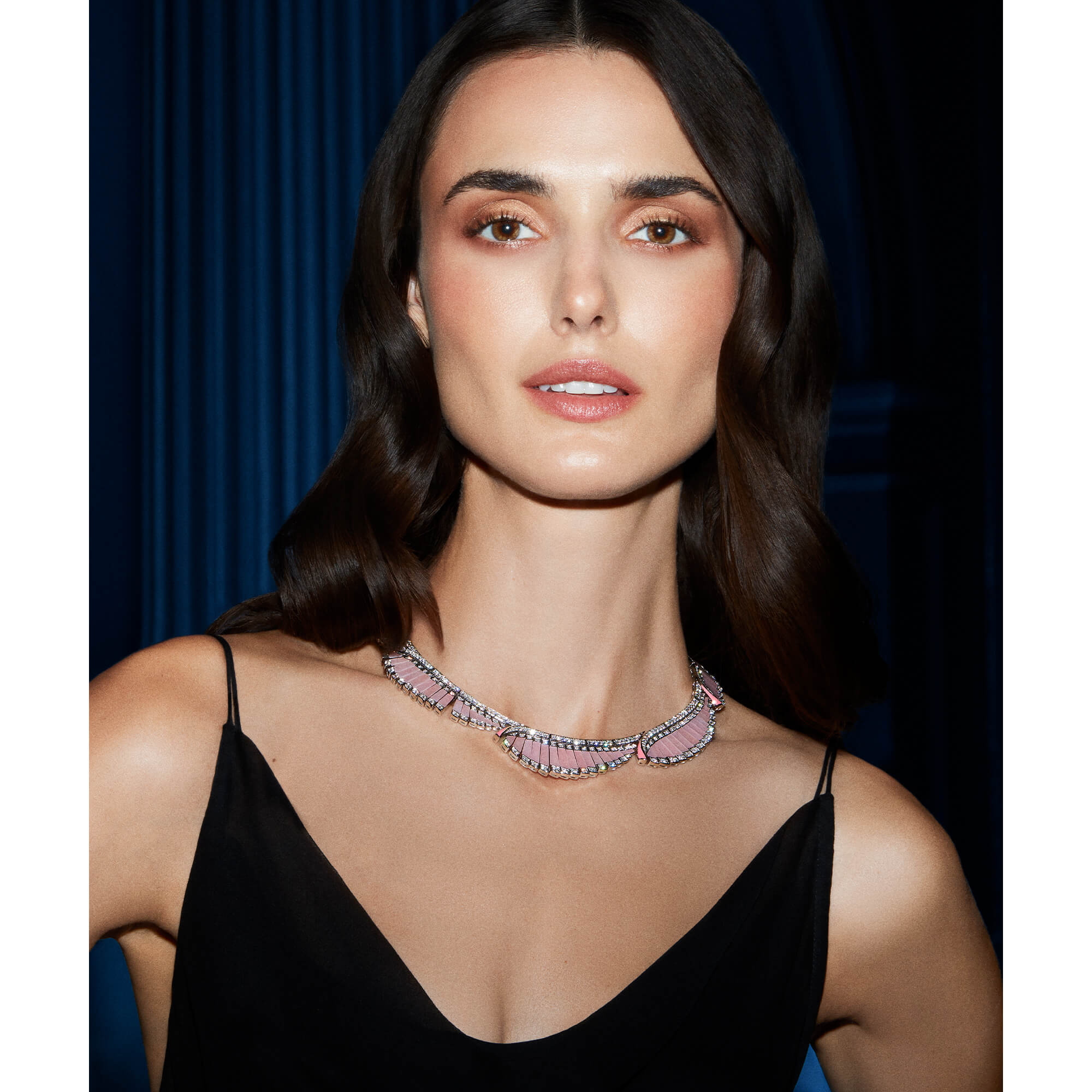 Model Blanca Padilla wears Garrard Galah Suite from the 168极速一分钟赛车开奖 High Jewellery collection