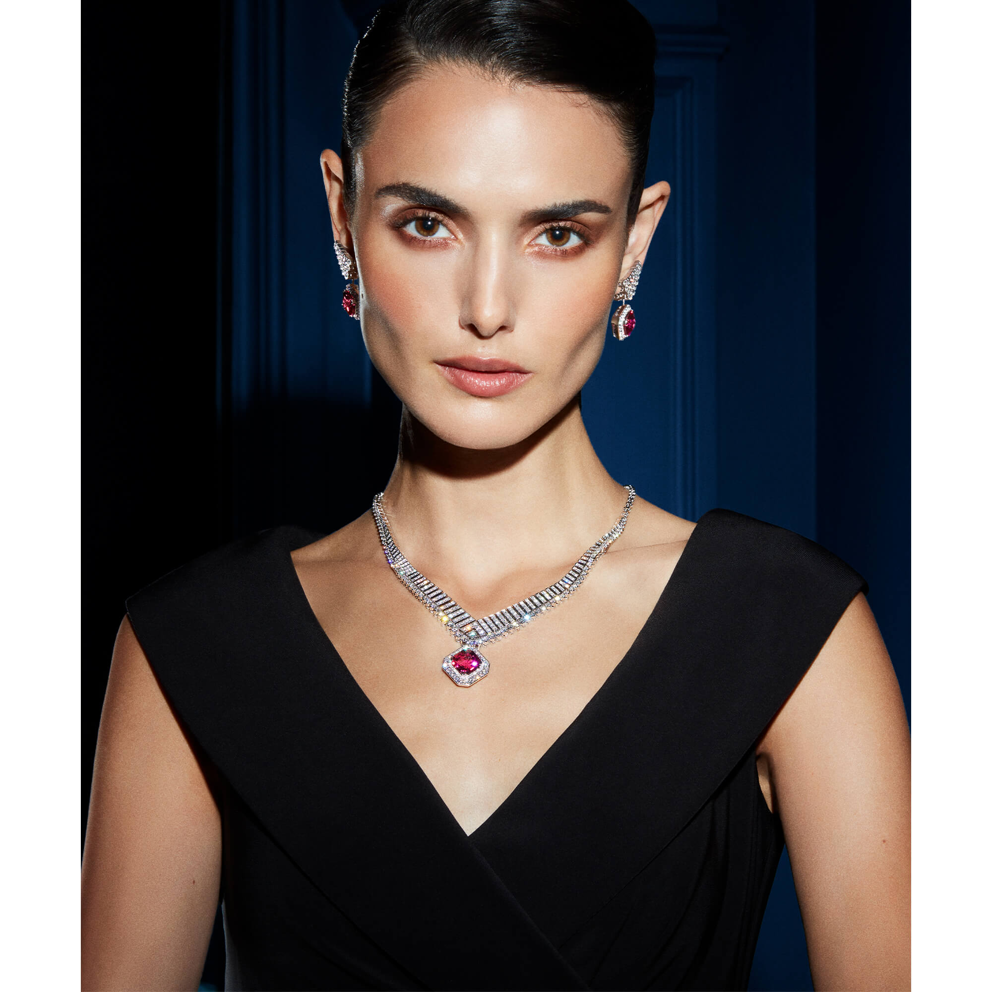 Model Blanca Padilla wears Garrard Tula Suite from the 168极速一分钟赛车开奖 High Jewellery collection